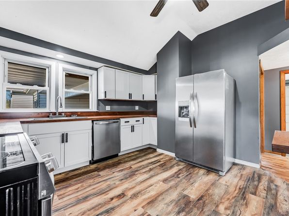 223 Emerson Ln N, Uniontown, PA 15401