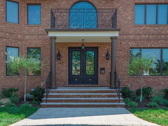 3rd image of 62 Schoolhouse Ln