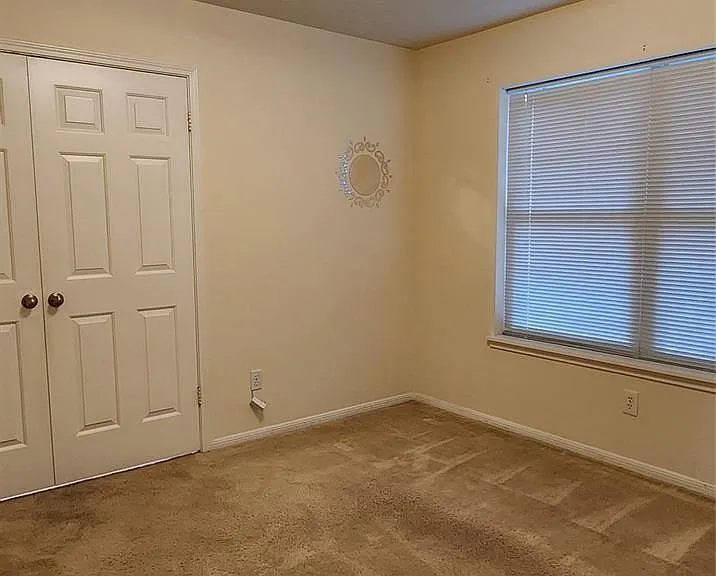 16807 Sussex Dr — Photo 41