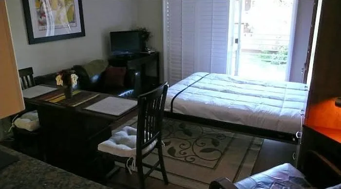 1021 Scott St — Photo 3