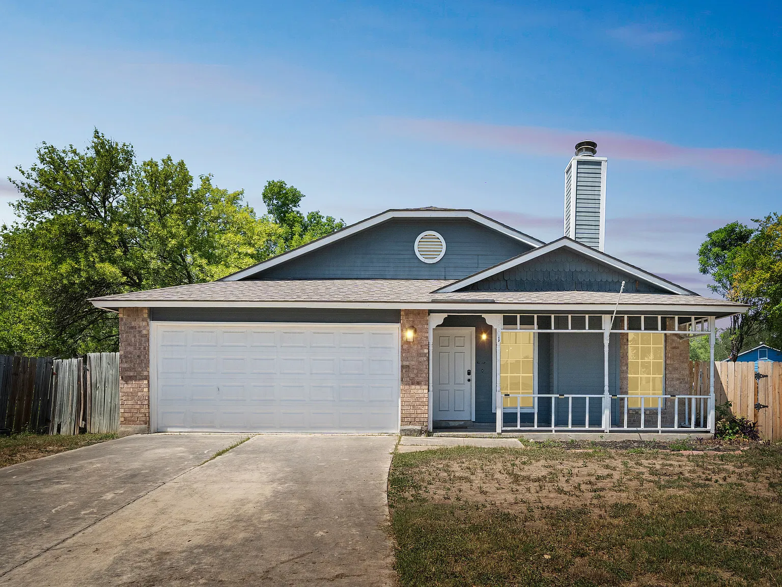3 bed, 1376 sqft, $2,600 — Photo 2