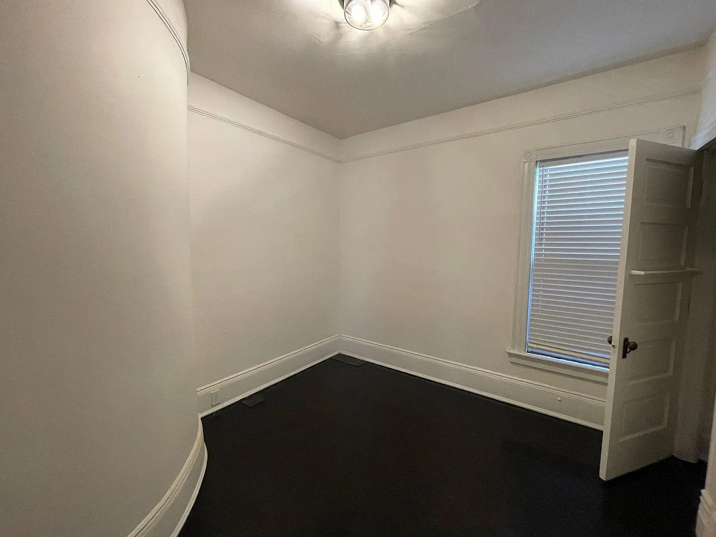 2536 N Oakland Ave — Photo 2