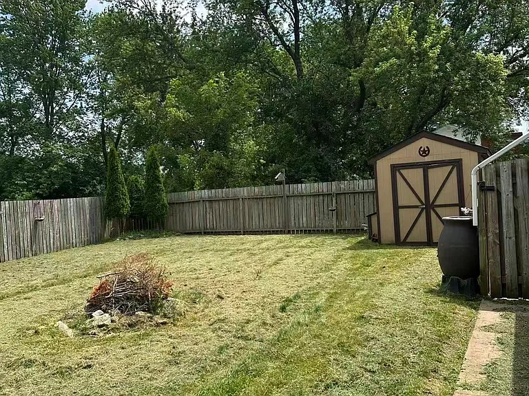 6860 Malden Rd — Photo 16