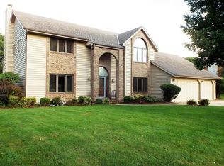 W267N7006 Hickory Chasm Dr, Lisbon, WI 53089