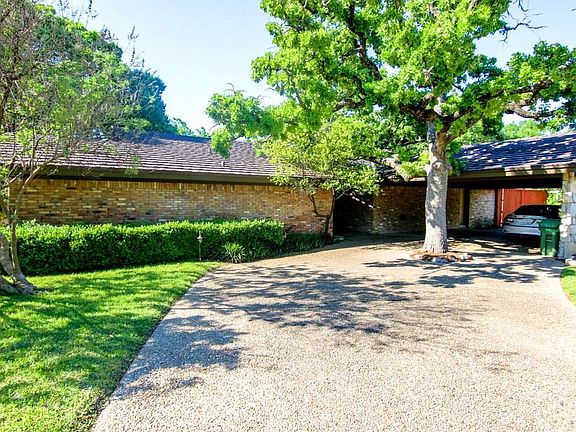 3rd image of 608 Donna Ln