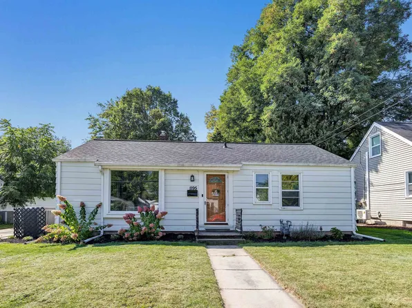 1195 Hickory Hill Dr, Green Bay, WI 54304