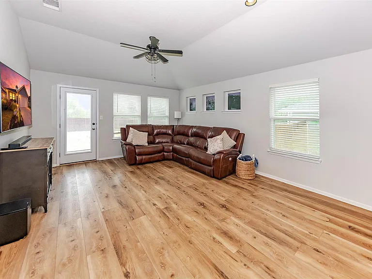 303 Schuyerville Dr — Photo 9