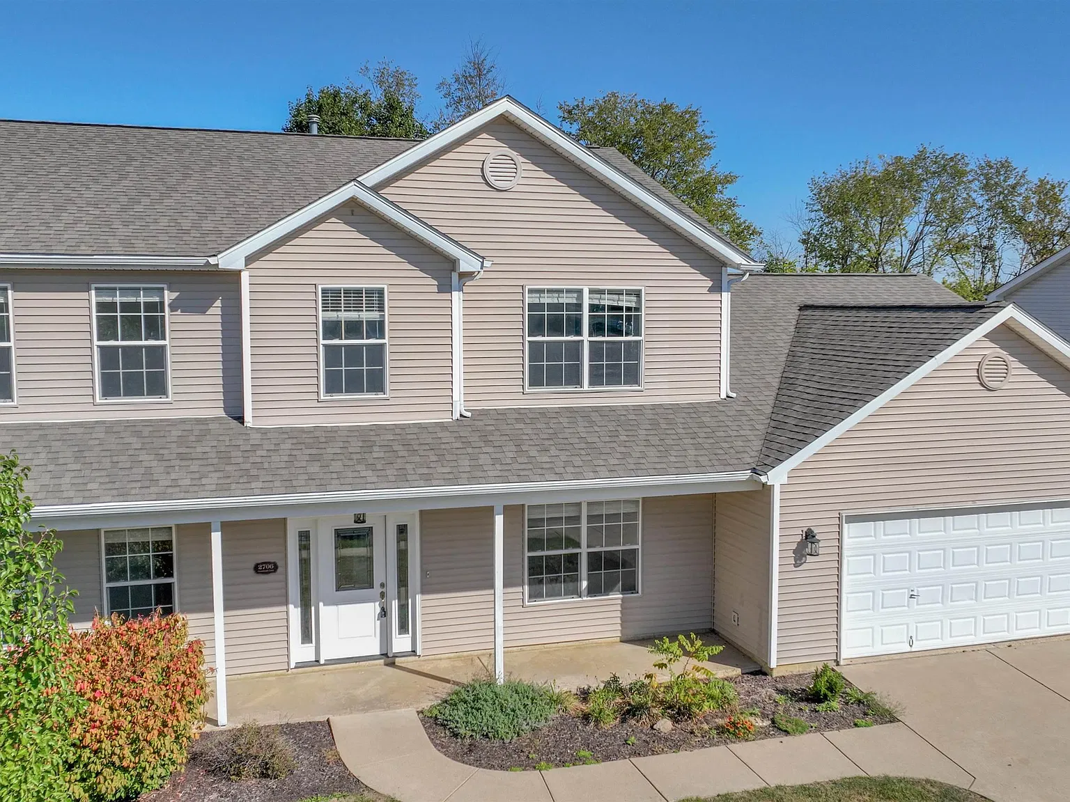 4 bed, 2.5 bath, 2990 sqft, $3,400 — Photo 3