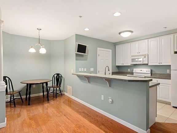 3rd image of 6 Woodman Way Unit 321