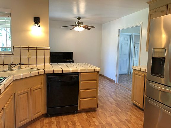 4th image of 1572 Willowdale Dr