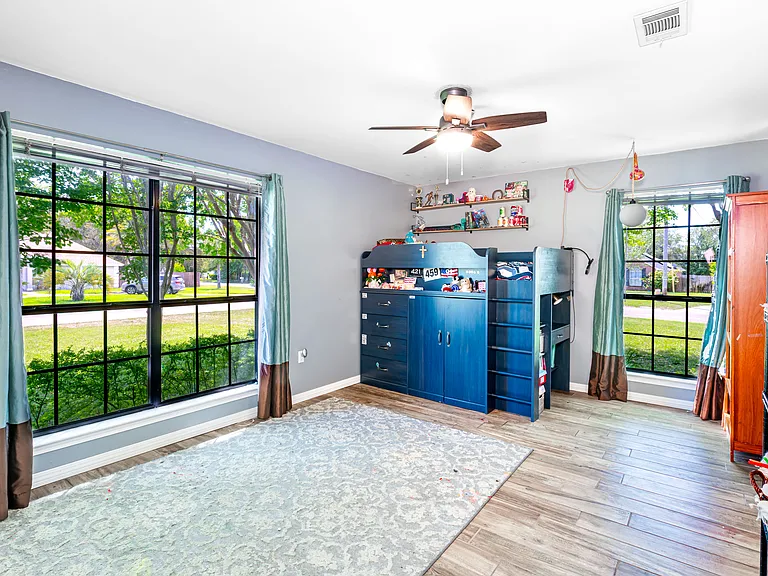 301 Cypress St — Photo 18