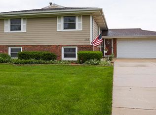 1815 Crandon Ln, Schaumburg, IL 60193