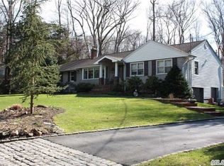 21 Sparrow Ln, Huntington, NY 11743