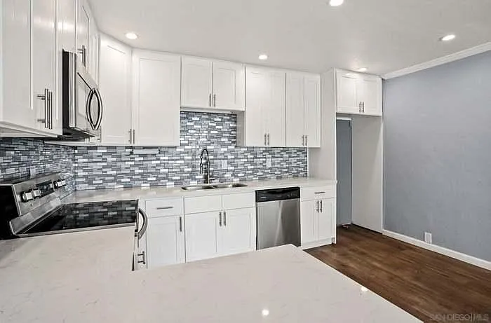 1907 Robinson Ave #108 — Photo 18