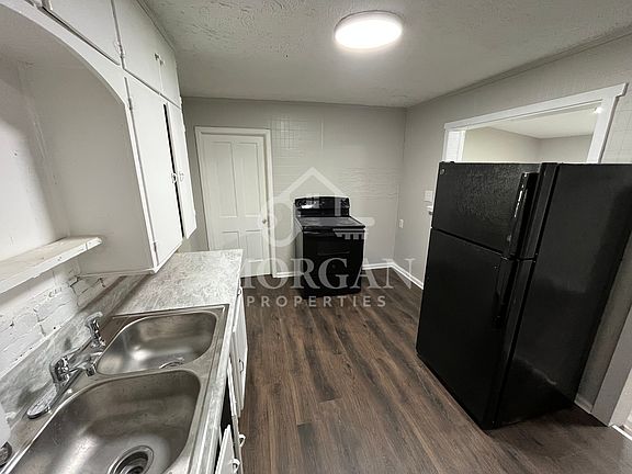 3rd image of 2316 S Walnut St