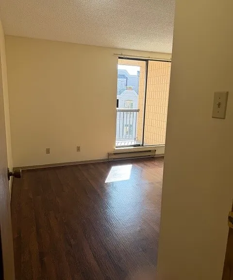1126 Barclay St — Photo 2
