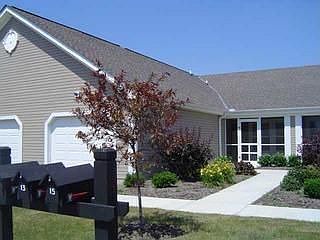 1st image of 14 Ellington Commons Ln