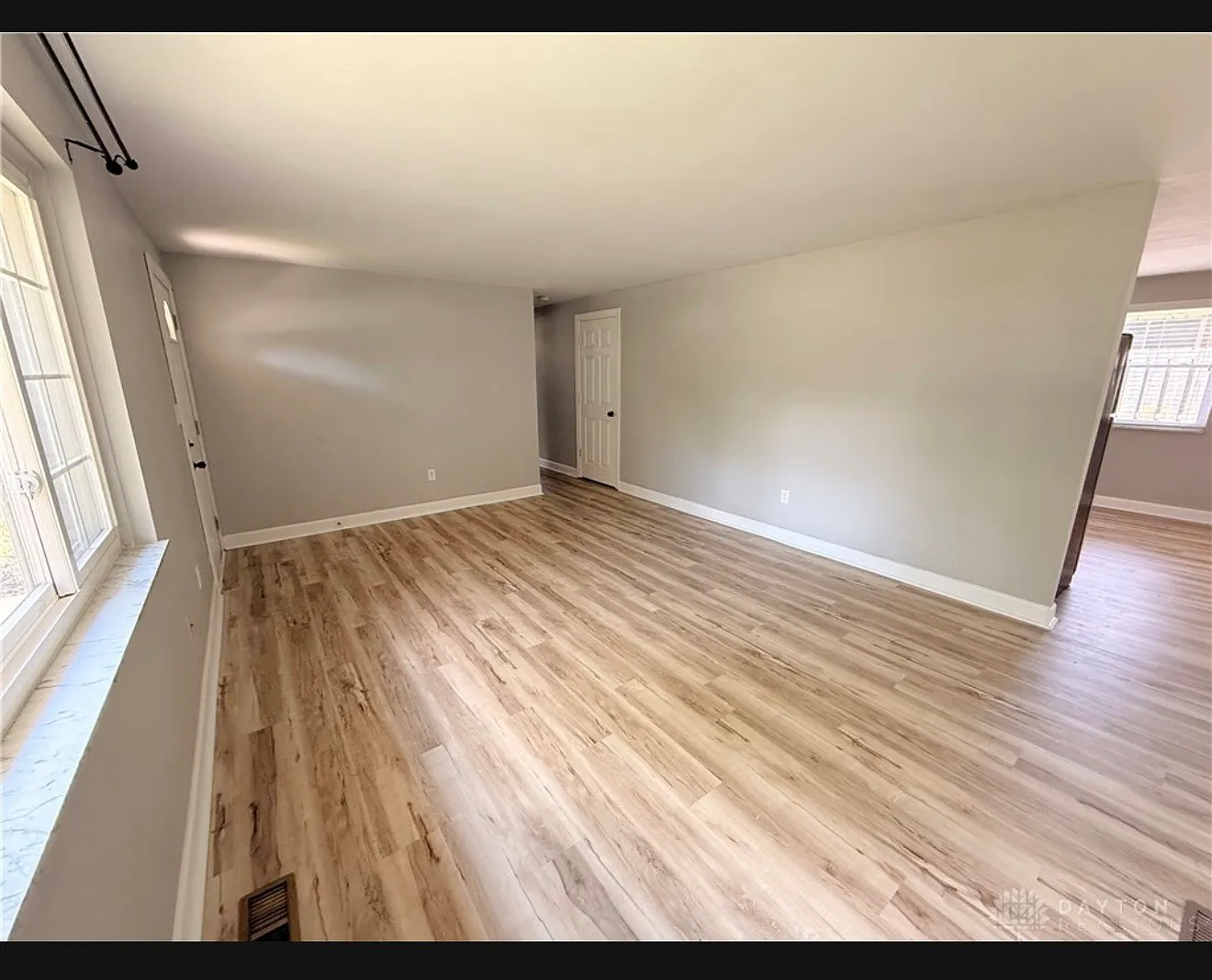 3 bed, 1221 sqft, $1,999 — Photo 3