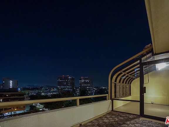 3rd image of 121 S Hope St APT 614