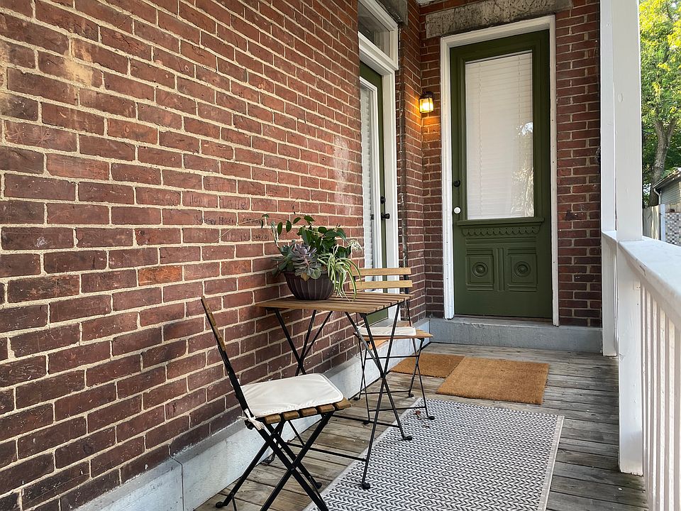 1st image of 326 Oak St