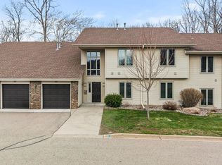 929 Oakwood Heights Cir #6, Saint Paul, MN 55123