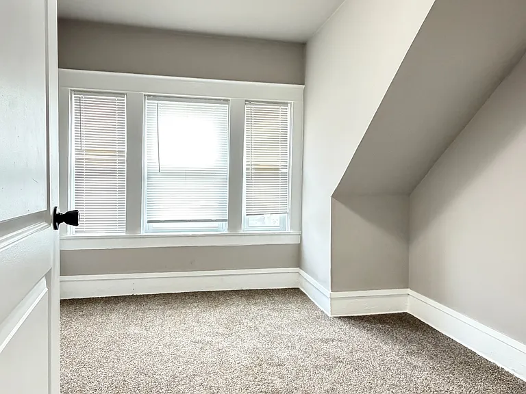 9446 S Wabash Ave — Photo 11
