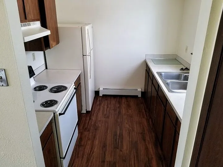 3 bed, 1.0 bath, $1,195 — Photo 4