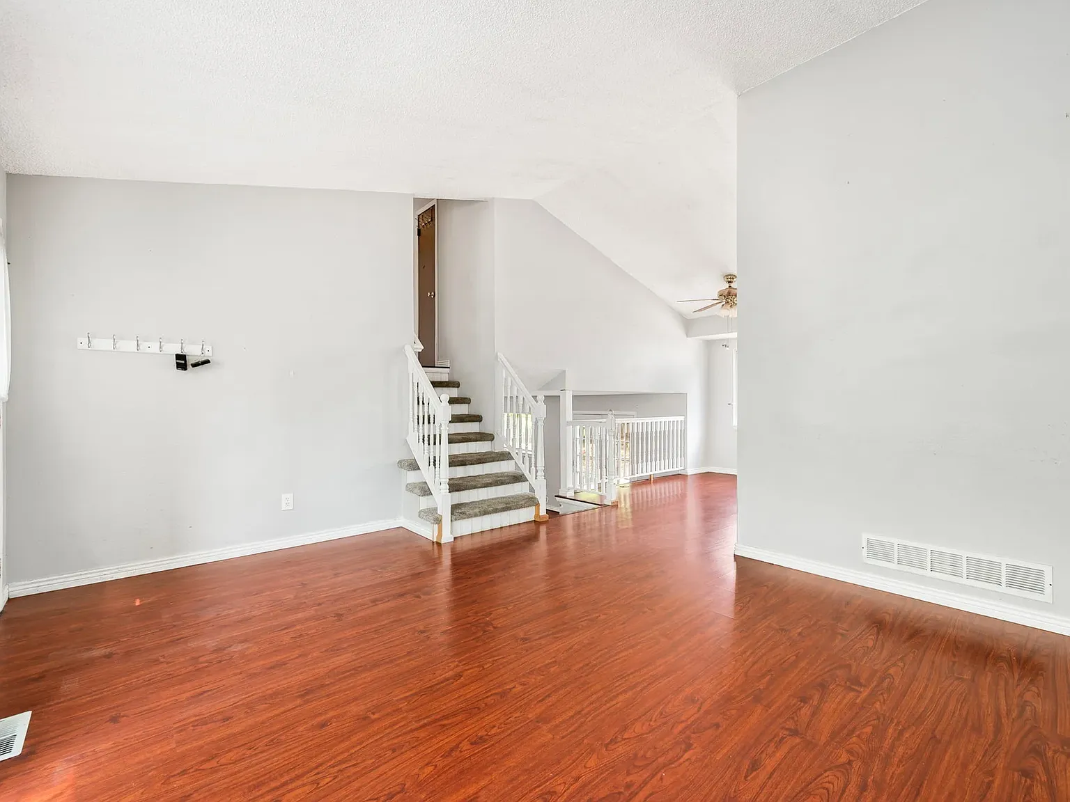 3 bed, 1307 sqft, $2,800 — Photo 4