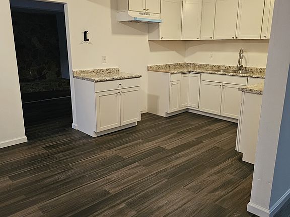 New remodeled spacious kitchen loaded with cabinets
