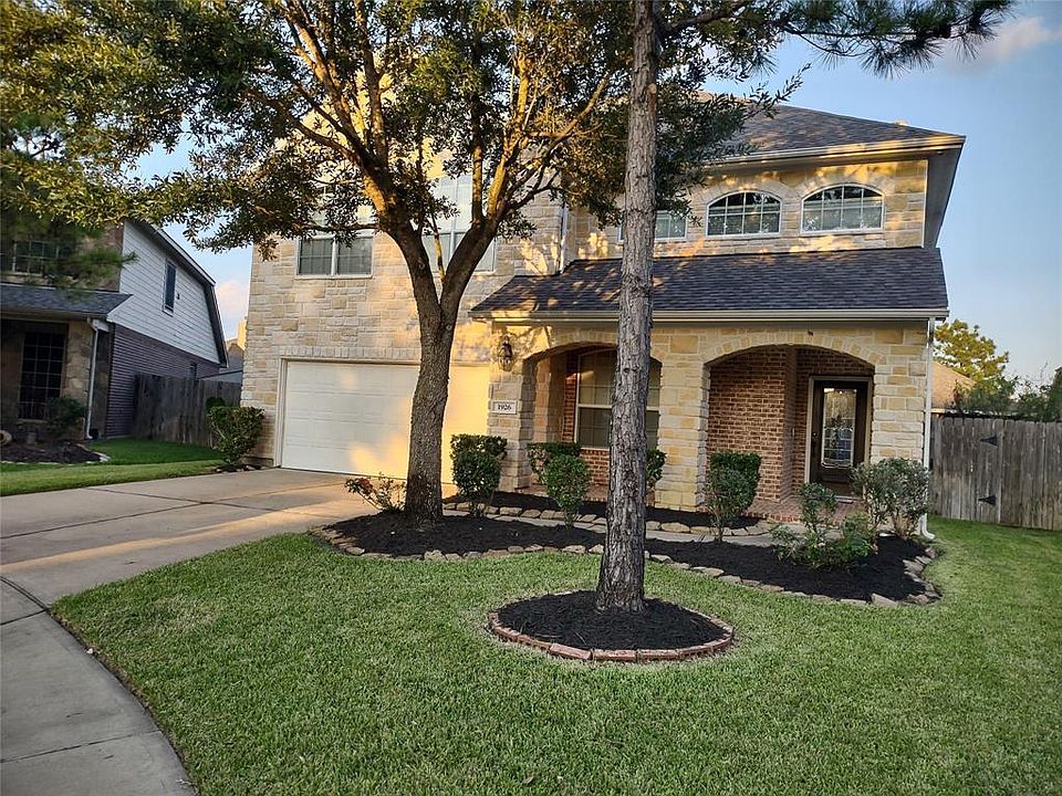 1st image of 1926 Lenora Ct