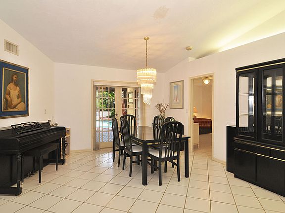 4th image of 6831 Bottlebrush Ln