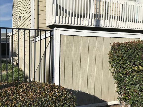 3rd image of 14851 Mulberry Dr Unit 101