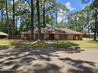 816 Winthrop Cir, Jackson, MS 39206