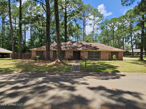 816 Winthrop Cir, Jackson, MS 39206