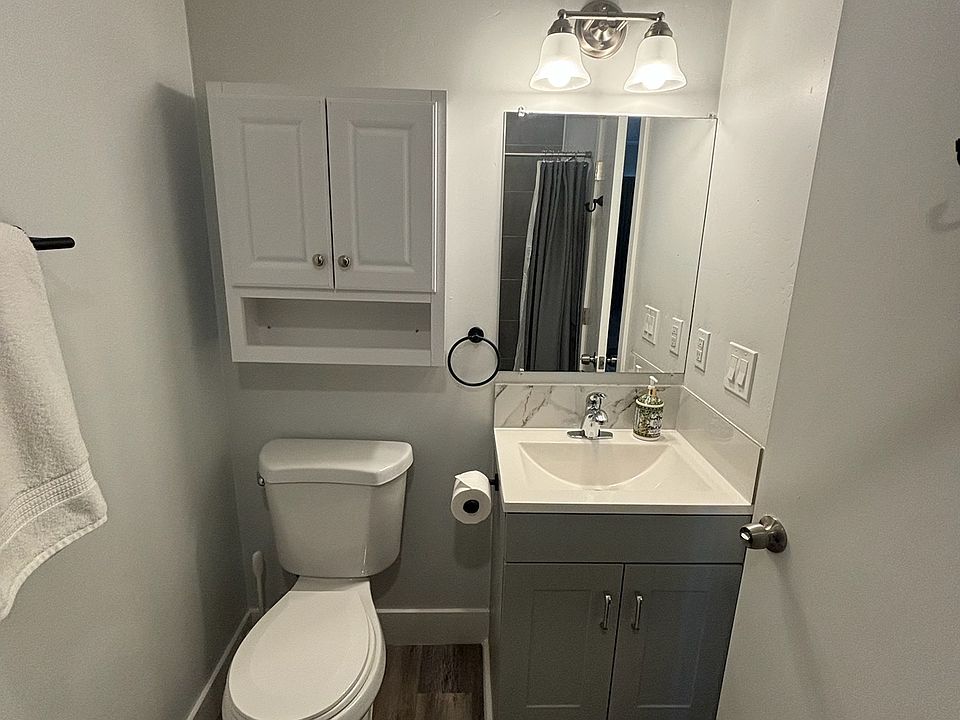 Bathroom 1 w/in Master