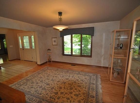 5th image of 6809 White Pine Trl
