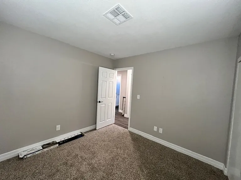 2526 Wolverton Ave — Photo 8