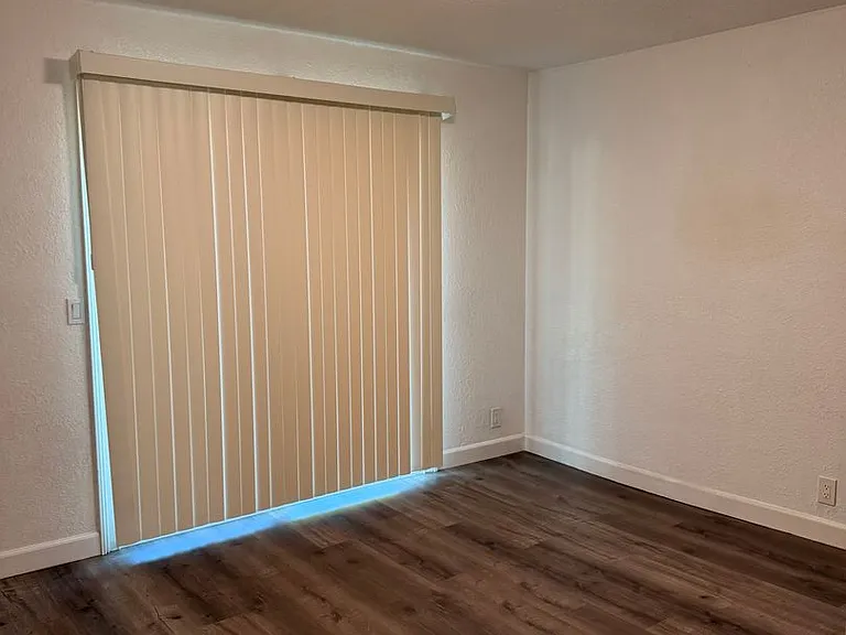 80 Mina Ave — Photo 7