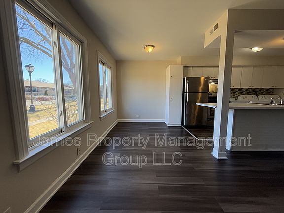 5th image of 1557 Quaker Ln #114