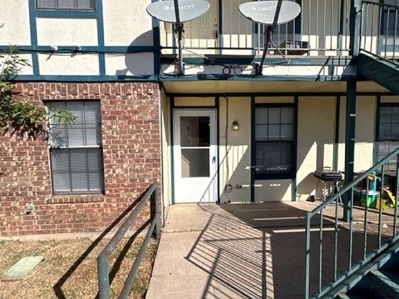 2nd image of 612 Race St APT A
