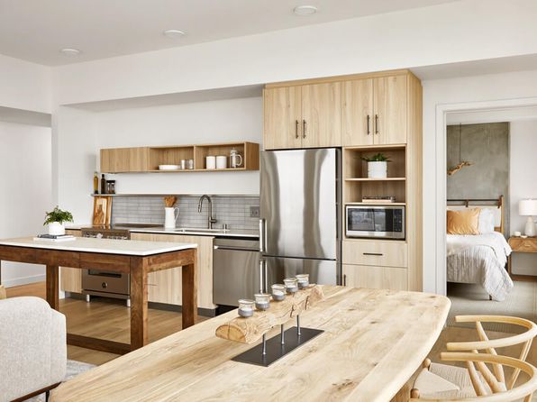 6390 De Longpre Ave APT 1704
