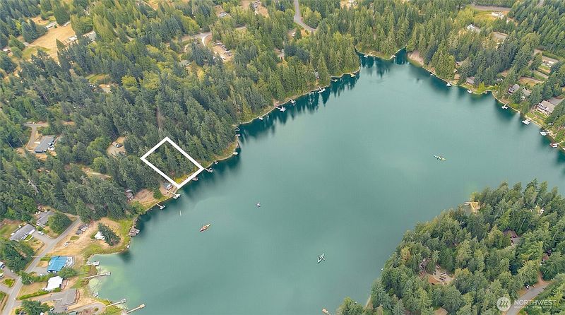 3rd image of 4801 Lakeside Drive