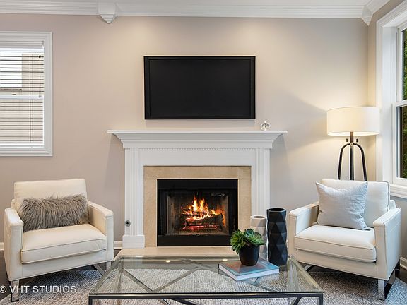 4th image of 1947 N Hudson Ave #Penthouse