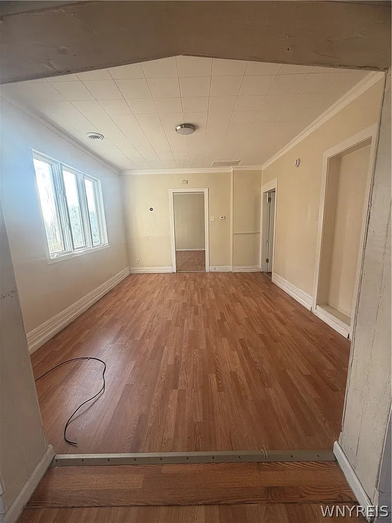 3 bed, 1.0 bath, 1113 sqft, $1,100 — Photo 3