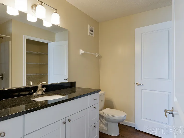 Latham Apartments — Photo 75