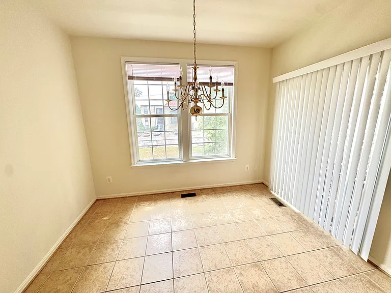 3381 Beechcliff Dr — Photo 9