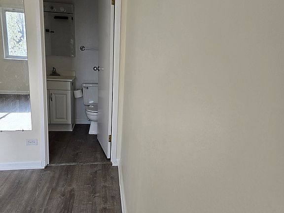 4th image of 925 Casey Ct APT 5