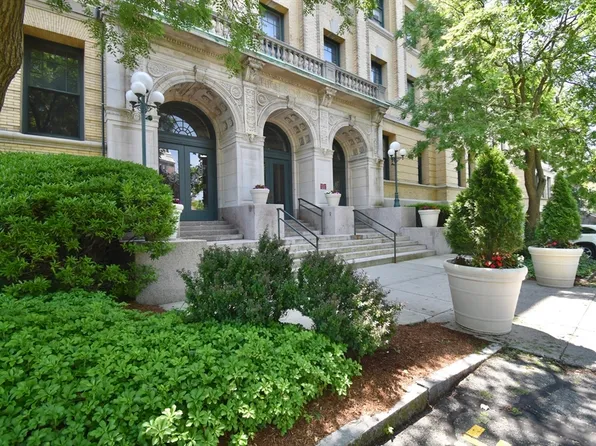 235 State St APT 213, Springfield, MA 01103