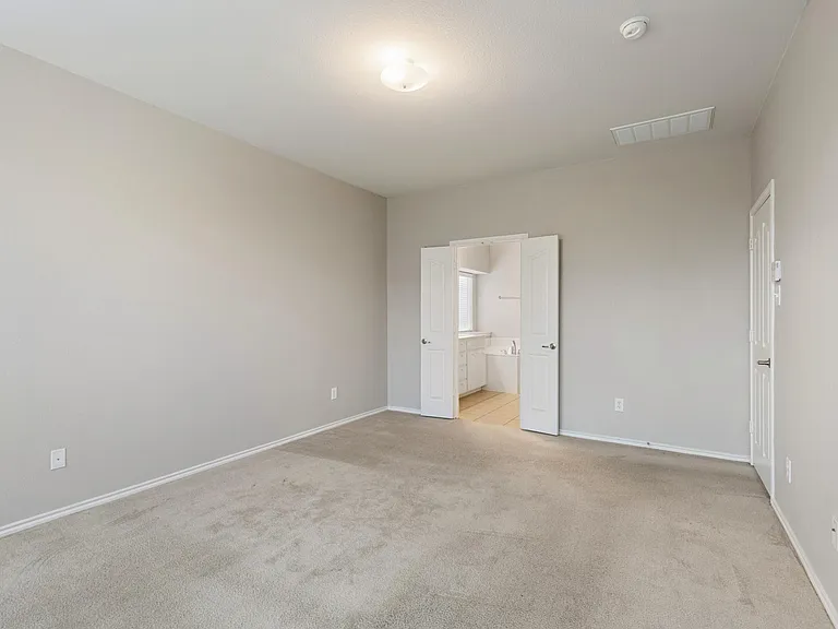 12913 Farmington Dr — Photo 12