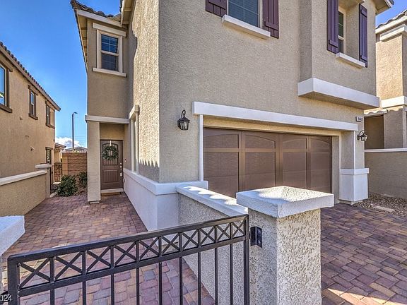 3rd image of 10463 Skye Canyon Falls Ave